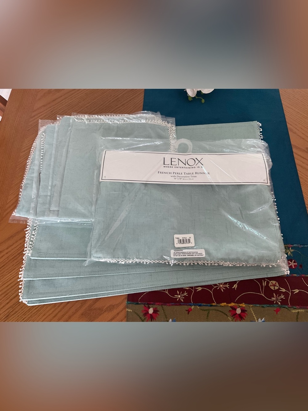 Set of Lenox Light Blue/French Perle Table Runner, 4 New Napkins, 4 Placemats